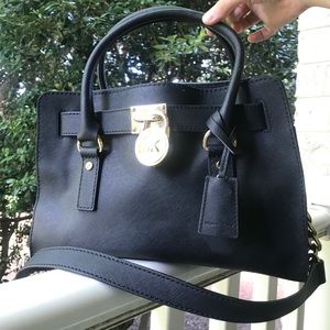 Black Michael Kors bag!! 😍